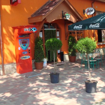 Bed and Breakfast Platan Panzio Nagyszenas Exterior foto