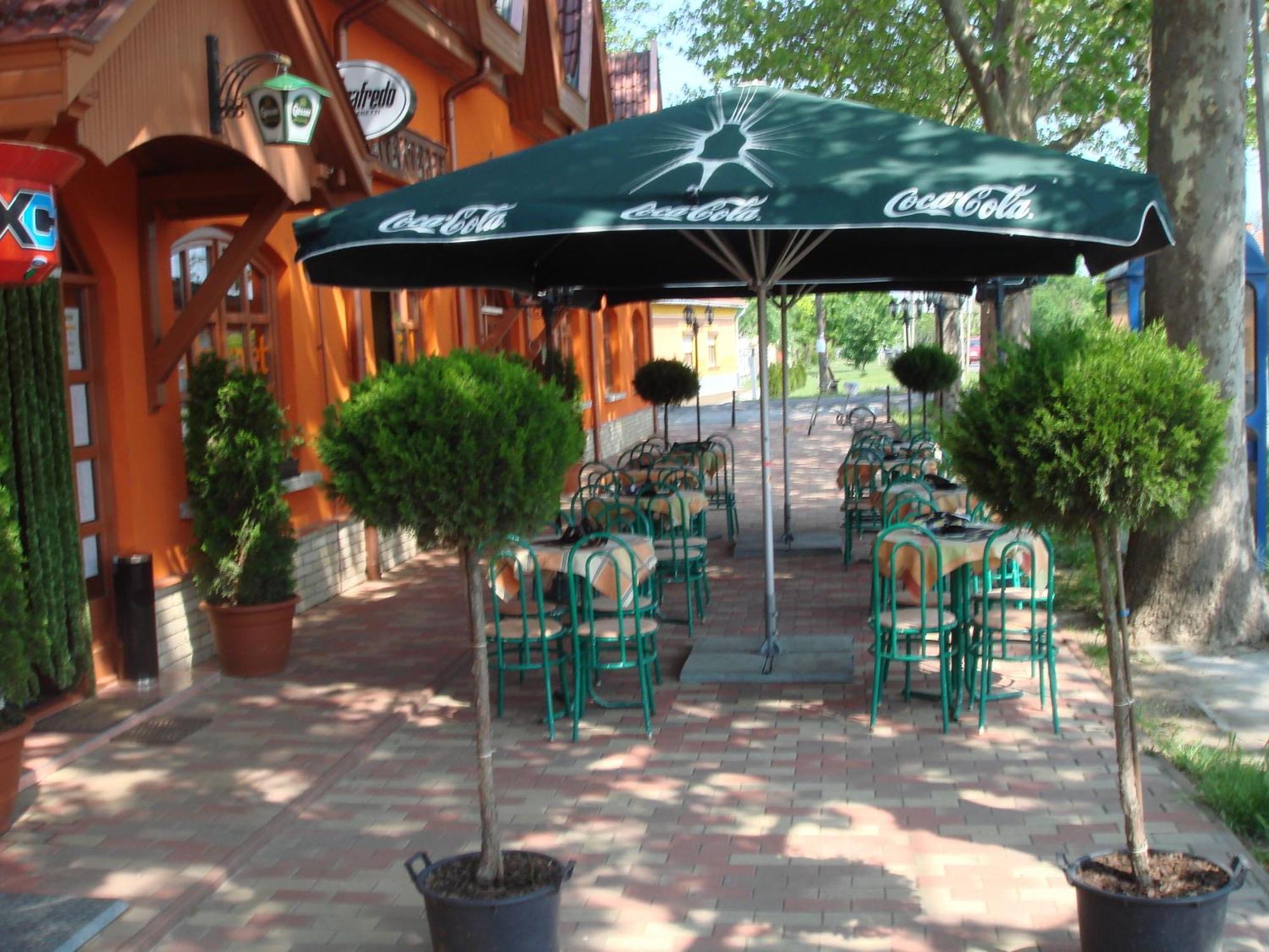 Bed and Breakfast Platan Panzio Nagyszenas Exterior foto